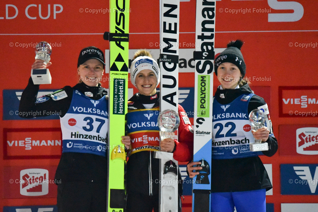 A_LUI_20230210_0090 | HINZENBACH, AUSTRIA, NORDIC SKIING, WOMEN TEAM-SKI JUMPING - FIS WORLD CUP 
IM BILD: KLINEC EMA (SLO), EVA PINKELNIG (AUT), PREVC NIKA (SLO)                 

FOTO:FOTOLUI/UW