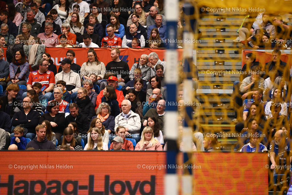NH_HandballSportVereinHamburg_VfLGummersbach_HandballBundesliga_27022025 | Handball-Fans in der Sporthalle Hamburg.Handball I Herren I Bundesliga (Daikin HBL) I Saison 2024-2025 I 21. Spieltag I HSV Hamburg - VfL Gummersbach I 27.02.2025 I Sporthalle Hamburg