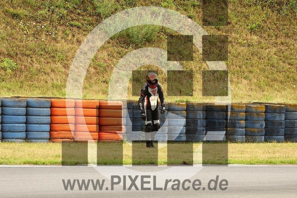 0081-20250721_11741 | Schöne Erinnerungen an spannende Momente - das festzuhalten ist unser Job. PIXELrace.de ist seit 2003 auf den Rennstrecken Europas unterwegs um die Action draußen beim Fahren und die wunderbare Stimmung imm Fahrerlager für euch einzufangen.