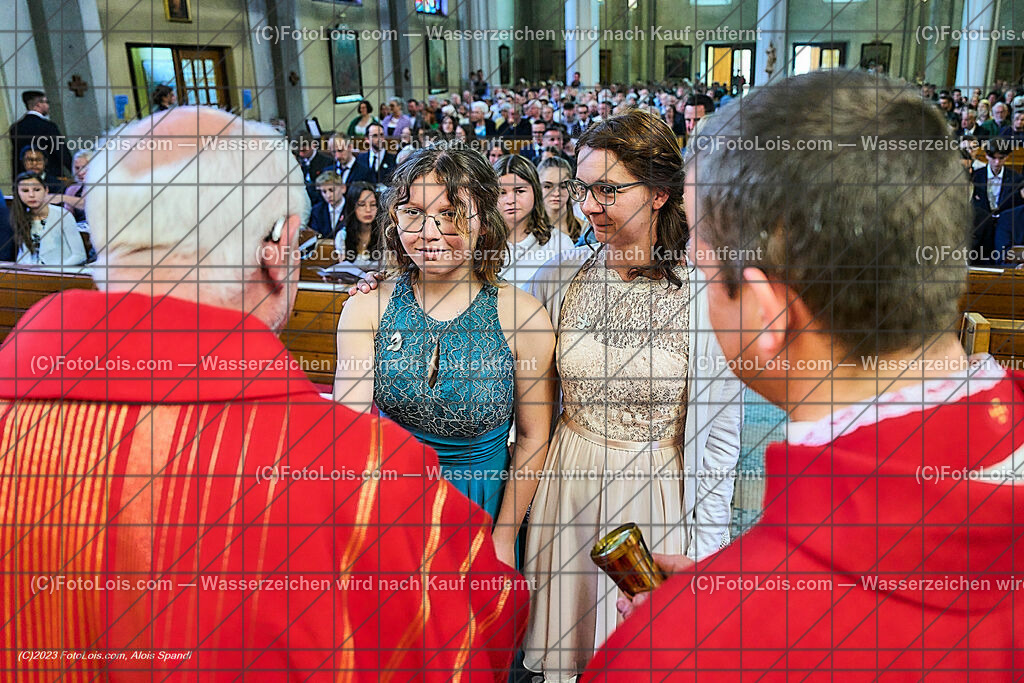 ALP2511_Pfarrfirmung Wieselburg_Sakrament der Firmung | (C)FotoLois.com, Alois Spandl, Pfarrfirmung in Wieselburg mit Firmspender Eduard Gruber (ehemaliger Generalvikar der Diözese St. Pölten), Sa 3. Juni 2023.