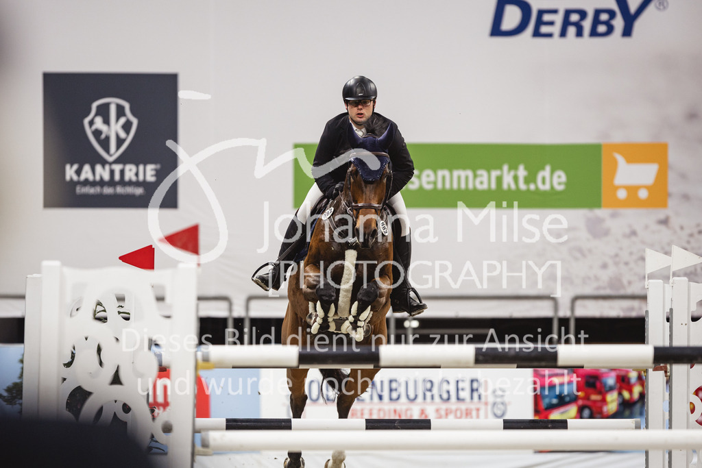 231028_Oldenburg_S1-Spr_Amateure-136 | Deine schönsten Turniermomente als professionelle Fotos! Entdecke hochwertige Pferdesport-Fotografie im Online-Shop. Jetzt Fotos finden & bestellen!