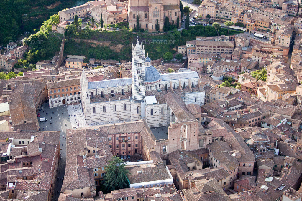 Luftbild: Ortsansicht in Siena im Bundesland Siena in Italien. Foto: IMG_28476.jpg vom 03.06.2010 durch Werner Riehm/FLY-FOTO.de