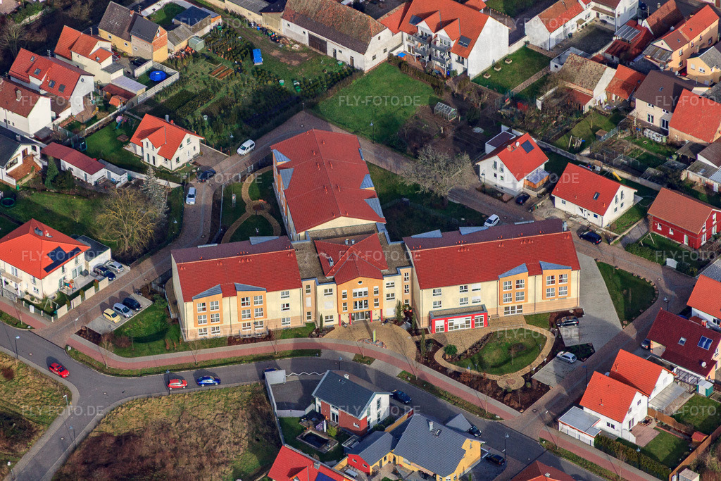 Haus Edelberg Senioren-Zentrum Lingenfeld im Duffeler Ring https://haus-edelberg.de/unsere-haeuser/senioren-zentrum-lingenfeld/ | Luftbild: Haus Edelberg Senioren-Zentrum Lingenfeld im Duffeler Ring https://haus-edelberg.de/unsere-haeuser/senioren-zentrum-lingenfeld/ in Lingenfeld im Bundesland Rheinland-Pfalz in Deutschland. Foto: IMG_61724.jpg vom 18.01.2014 durch Werner Riehm/FLY-FOTO.de - Realisiert mit Pictrs.com