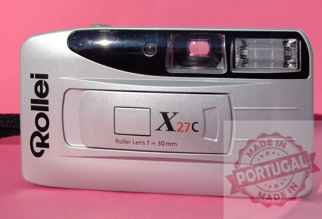 Rollei X27C 35mm point and shoot film camera | Rollei X27C retro silver compact 35mm film camera isolated on a pink background - Realisiert mit Pictrs.com