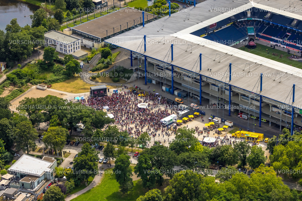 Duisburg240703878-Sued | Luftbild, Duisburg-Süd, Schauinsland-Reisen-Arena, auch Wedau-Stadion, Konzert und Menschenmenge vor der Bühne, Neudorf, Duisburg, Ruhrgebiet, Nordrhein-Westfalen, Deutschland
