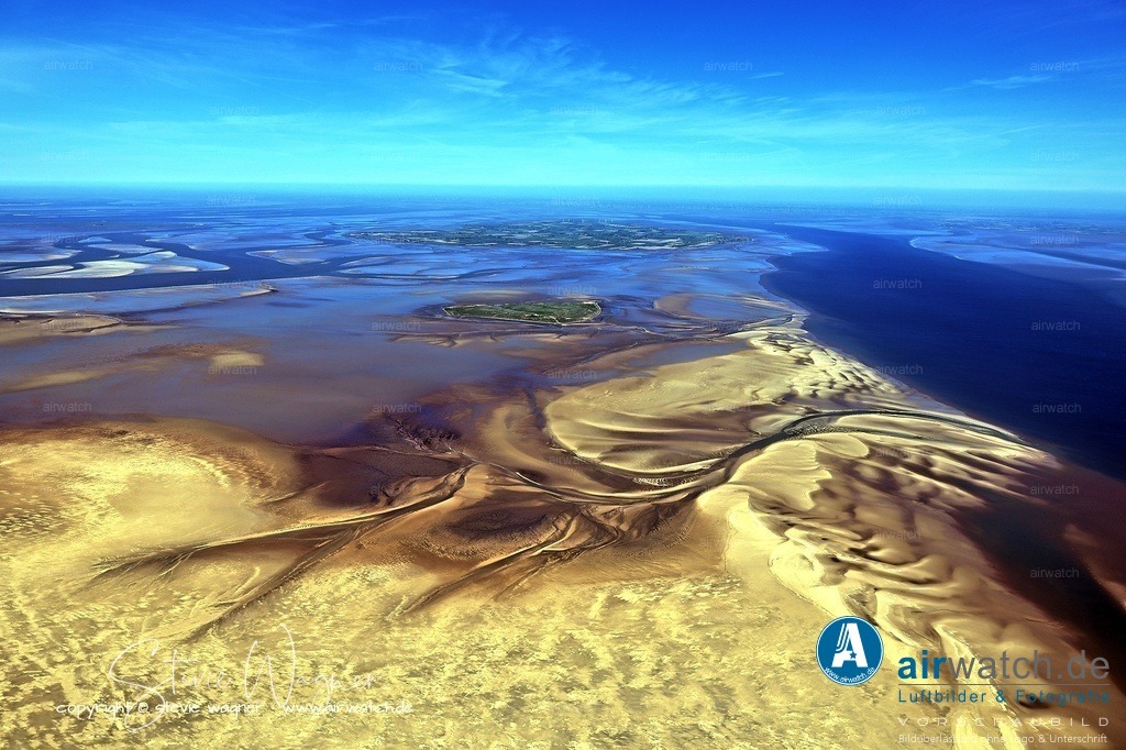Halligen-Inseln-Weltnaturerbe-Wattenmeer-Mai-23-airwatch-wagner-240A3107 | Entdecken Sie atemberaubende Luftbilder und Fotografien auf airwatch.de - Tauchen Sie ein in eine Welt voller faszinierender Aufnahmen aus der Vogelperspektive.