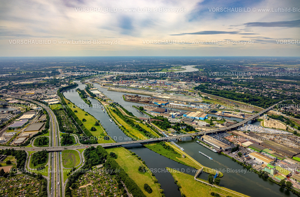 Duisburg240710840Duisport | Luftbild, duisport Hafen Duisburg mit Ölinsel, Kohleninsel und Schrottinsel, Hafenkanal und Fluss Ruhr mit Ruhrschleuse Duisburg, Autobahn A59 und Autobahnkreuz Duisburg mit Autobahn A40, Fernsicht und blauer Himmel mit Wolken, Obermeiderich, Duisburg, Ruhrgebiet, Nordrhein-Westfalen, Deutschland