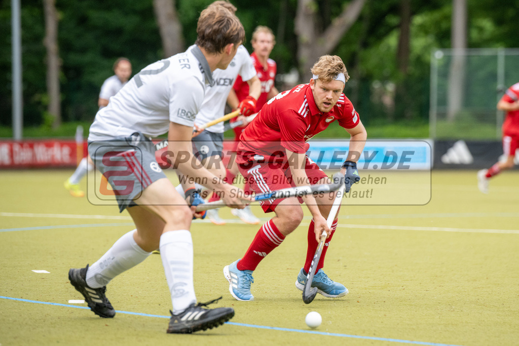 SFE_20250504_0106 | Köln, Deutschland, 04.05.2025:  Hockey 1. Bundesliga Herren Rot-Weiss Köln - Münchener SC im KTHC Stadion Rot-Weiss Köln Tennis and Hockey Club am 04.05.2025 in Köln, Deutschland. (Foto von Stephan Fehrmann)Köln, Germany, 04.05.2025: Hockey 1. Bundesliga Herren Rot-Weiss Köln - Münchener SC in KTHC Stadion Rot-Weiss Köln Tennis and Hockey Club at 04.05.2025 in Köln, Deutschland. (Foto from Stephan Fehrmann)