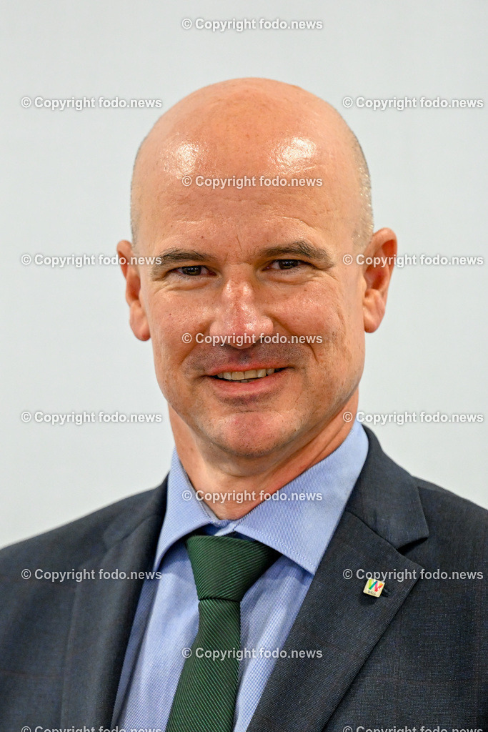 Pressekonferenz Messe Wels GmbH_ Retter Messe 2023_ 12.09.2023-9 | 12.09.2023, Presseclub Linz, AUT, Pressekonferenz Messe Wels GmbH - Retter 2023, im Bild Peter Franzmayr (Messepraesident Messe Wels)