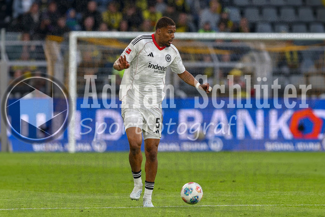 08.05.2026, GER, Fussball, Herren, 1. BL, Saison 2025/2026, Borussia Dortmund - Eintracht Frankfurt | Aurele Amenda (SGE) in Aktion am Ball, Einzelaktion