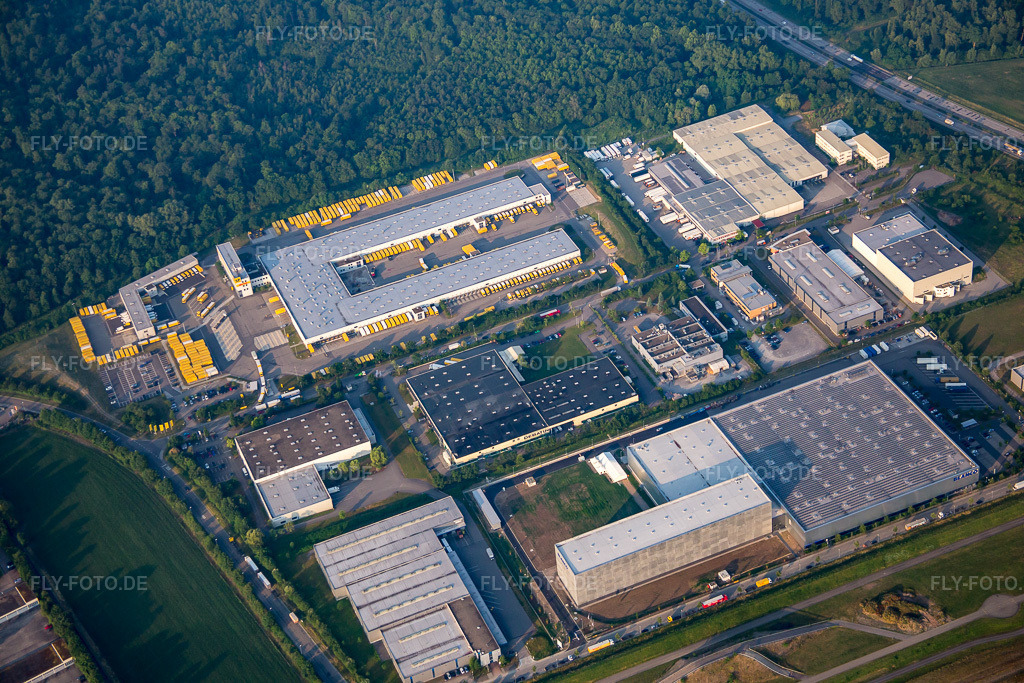 Luftbild: Deutsch Post NL Betrieb Karlsruhe in Bruchsal im Bundesland Baden-Württemberg in Deutschland. Foto: IMG_080446.jpg vom 12.06.2015 durch Werner Riehm/FLY-FOTO.de