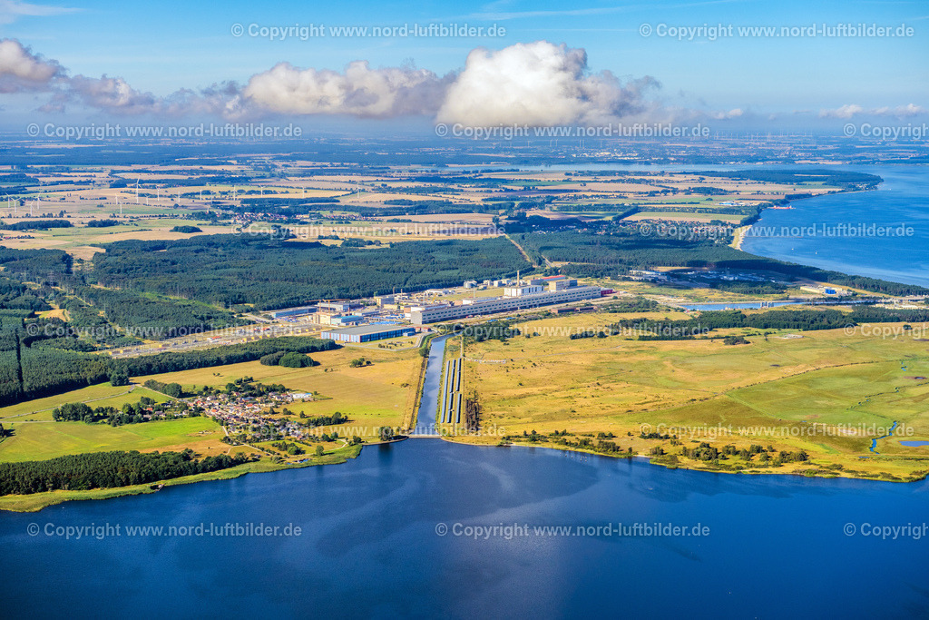 Lubmin_Umspannwerk_Lubmin_ELS_7365100822 | FREESENDORF 10.08.2022 Gebäude der stillgelegten Reaktorblöcke und Anlagen des AKW - KKW Kernkraftwerk " AKW Lubmin " in Freesendorf an der Ostseeküste im Bundesland Mecklenburg-Vorpommern, Deutschland. Weiterführende Informationen bei: EWN Entsorgungswerk für Nuklearanlagen GmbH. // Building the decommissioned reactor units and systems of the NPP - NPP nuclear power plant " AKW Lubmin " in Freesendorf at the baltic sea coast in the state Mecklenburg - Western Pomerania, Germany. Further information at: EWN Entsorgungswerk fuer Nuklearanlagen GmbH. Foto: Martin Elsen