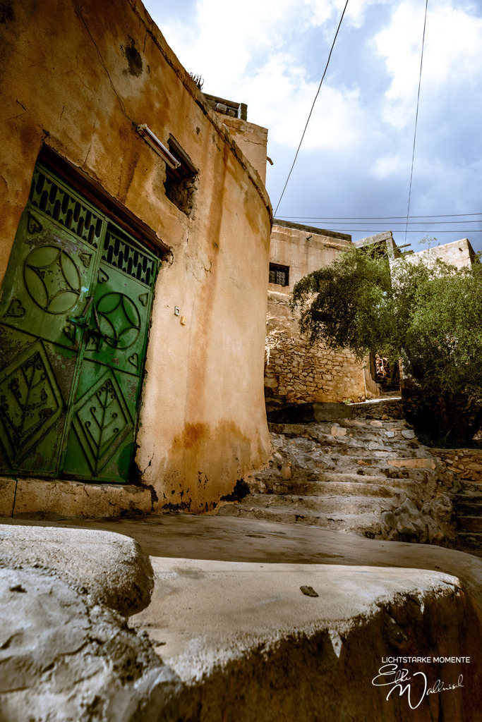 Bergdorf Misfah, Oman | Herzlich willkommen auf meiner Seite! Ich bin Elke Wallnisch, Deine Fotografin für lichtstarke Momente. Der Name steht für alles, was mich mit der Fotografie verbindet: Das Licht und seine machtvolle Wirkung auf eine Situation oder unsere Stimmung - Realisiert mit Pictrs.com