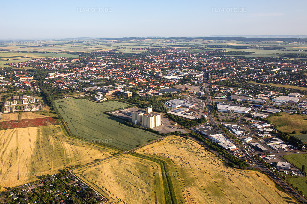 Luftbild: Quedlinburger Landstr in Halberstadt im Bundesland Sachsen-Anhalt in Deutschland. Foto: IMG_136324.jpg vom 15.06.2023 durch Werner Riehm/FLY-FOTO.de