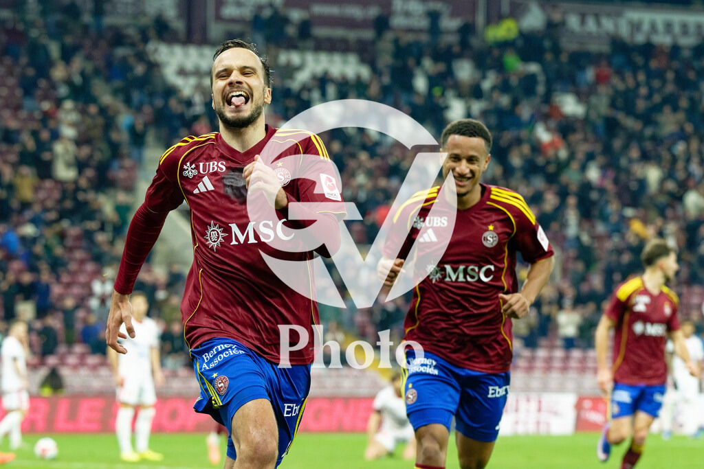 Brack Super League - Servette FC v FC Sion | Jeremy Guillemenot (21 Servette FC) celebrates after scoring his team's second goal  during the Brack Super League match between Servette FC and FC Sion at Stade de Geneve in Geneva, Switzerland