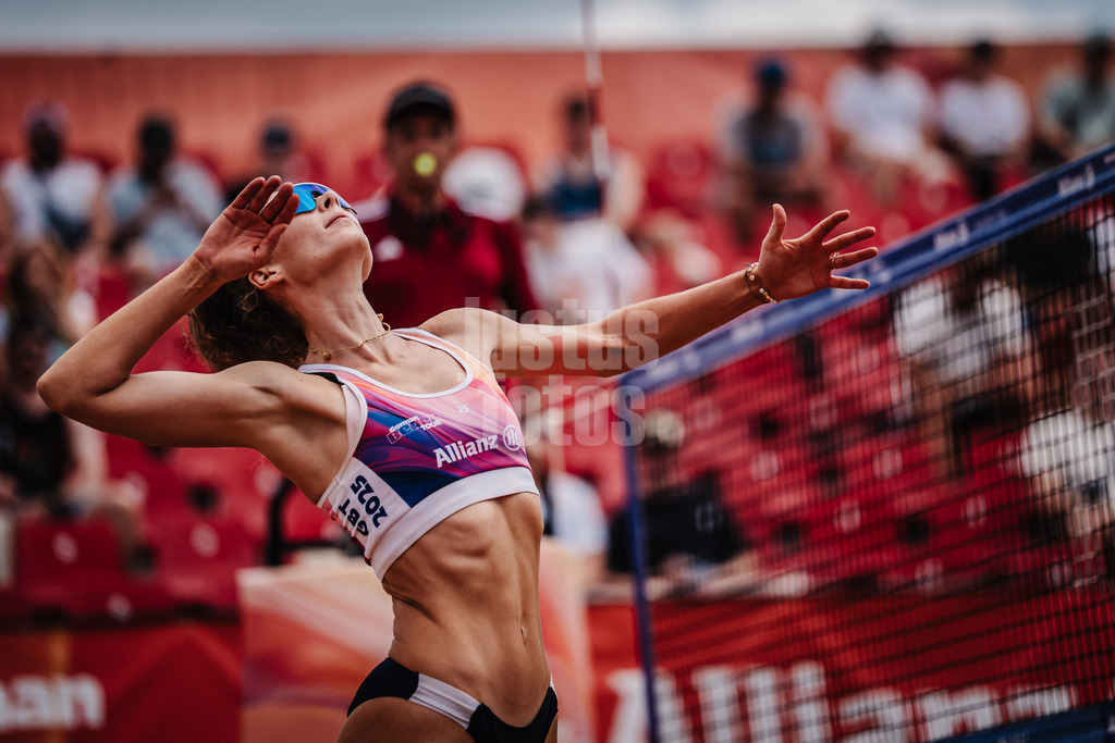 Beachvolleyball | Frauen | Allianz German Beach Tour 2025 | Tourstop München | 04.07.2025 | Astrid Munkwitz beim Angriff