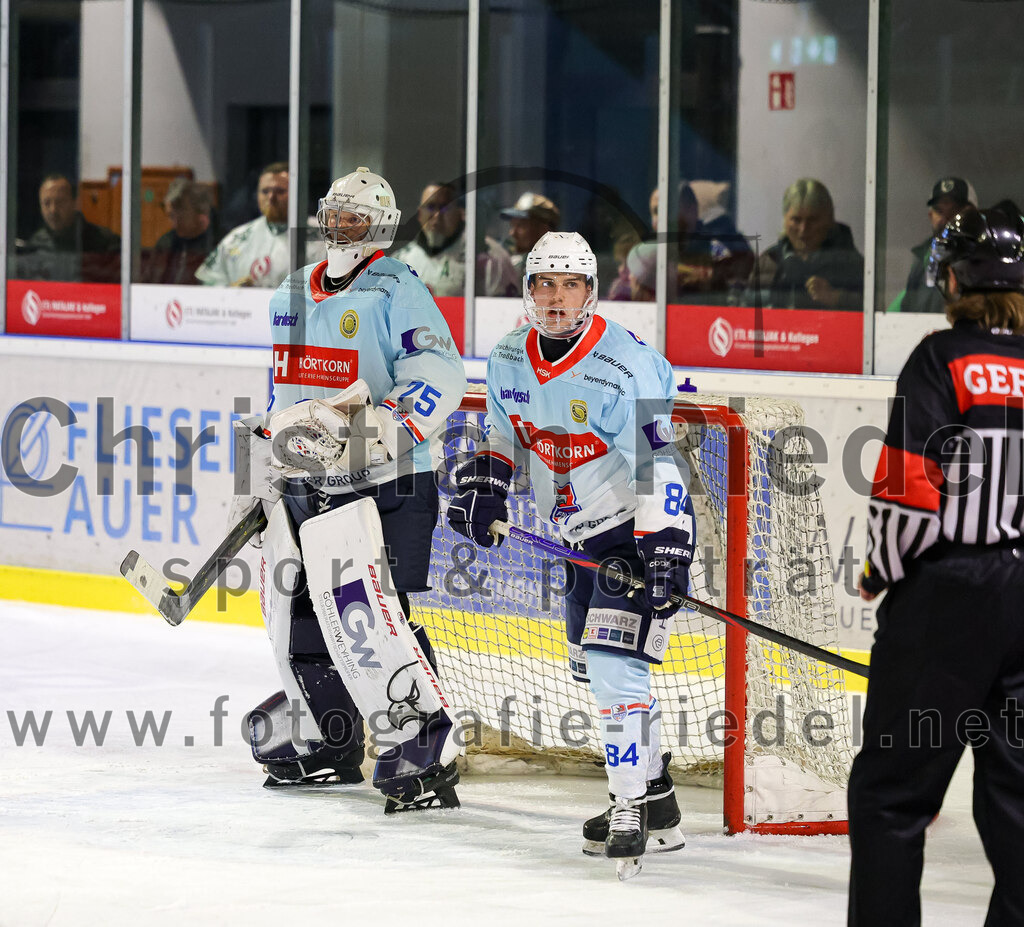 2025-10-05_109_TSV_Erding_gegen_Heilbronner_Falken | Erding, Deutschland, 05.10.2025:Eishockey, Oberliga Süd 2025 / 2026, 6. Spieltag, TSV Erding gegen Heilbronner Falken, Endergebnis: 3:1Torwart Franz Jokinen (Heilbronner Falken, #75), Malte Krenzlin (Heilbronner Falken, #84)Foto: Christian Riedel / fotografie-riedel.net