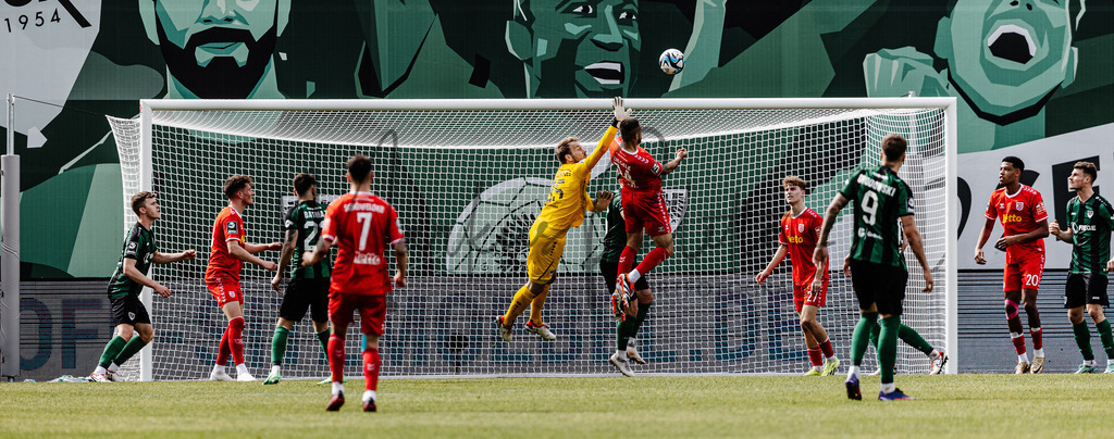 3. Liga, Saison 2023/24, 32. Spieltag: SC Preußen Münster - Jahn Regensburg | Münster, 06.04.2024: 3. Liga, 32. Spieltag, SC Preußen Münster gegen Jahn Regensburg im LVM-Preußenstadion in Münster. Foto: sportfotografie.ms | Markus Paletta - Realisiert mit Pictrs.com