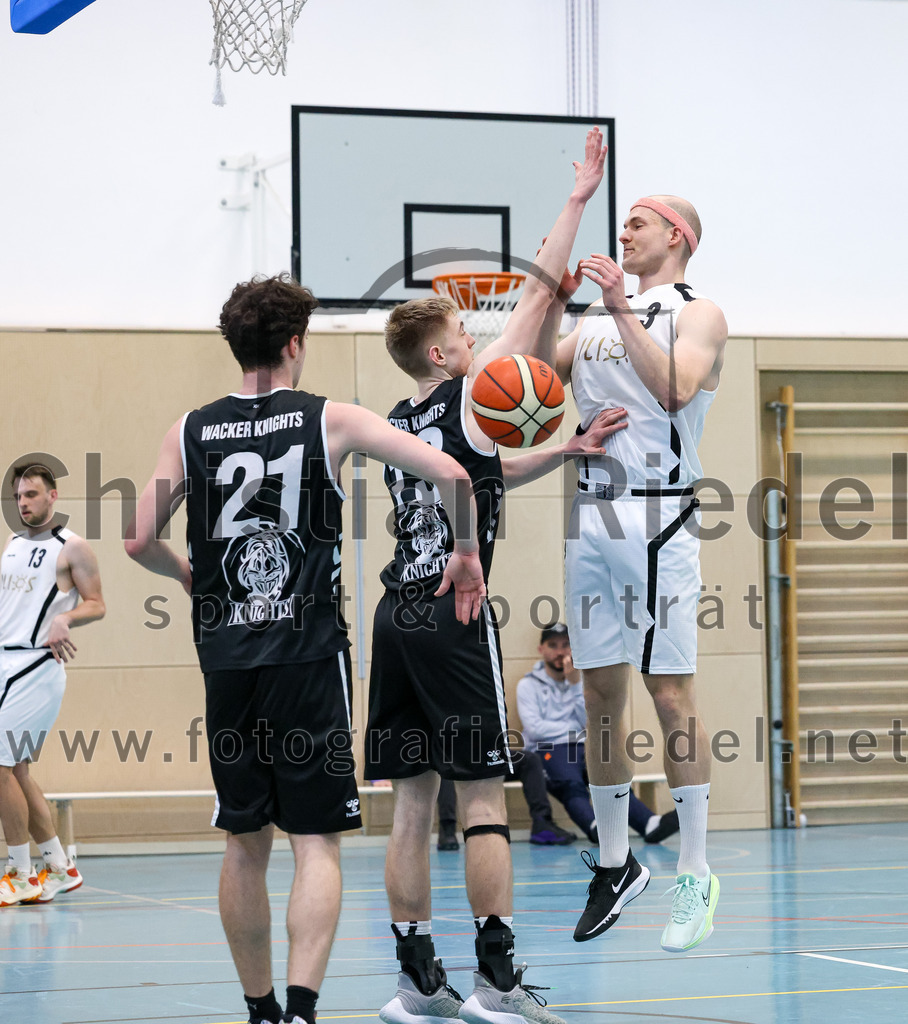 2023-03-26_075_TSV_Vaterstetten_gegen_Wacker_Knights_Burghausen | Vaterstetten, Deutschland, 26.03.2023:
Basketball, Bayernliga Herren Südost 2022 / 2023, 17. Spieltag, TSV Vaterstetten gegen Wacker Knights Burghausen, Endergebnis: 

F. Sutur (TSV Vaterstetten, #3)

Foto: Christian Riedel / fotografie-riedel.net