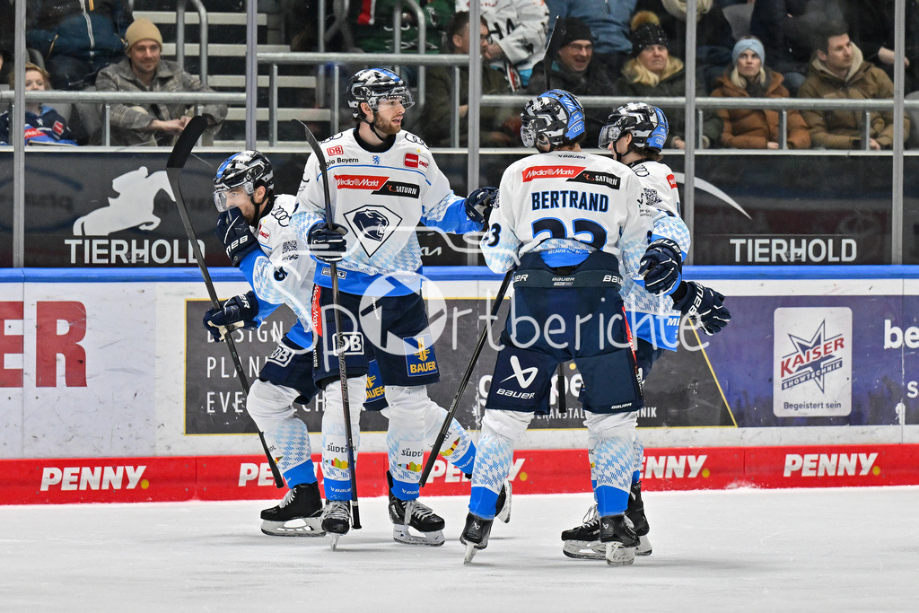 Augsburger Panther - ERC Ingolstadt | Jubel der Gaeste nach dem Treffer zum 1-4 druch Charles BERTRAND (ERC Ingolstadt #33) Freude / Happy / Tor / Torschuetze / DEL: Augsburger Panther - ERC Ingolstadt, Curt Frenzel Stadion am 26.01.2025