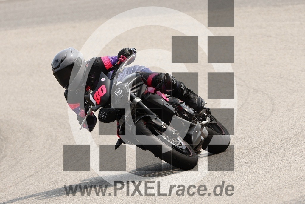 0180-20250609_12297 | Schöne Erinnerungen an spannende Momente - das festzuhalten ist unser Job. PIXELrace.de ist seit 2003 auf den Rennstrecken Europas unterwegs um die Action draußen beim Fahren und die wunderbare Stimmung imm Fahrerlager für euch einzufangen.