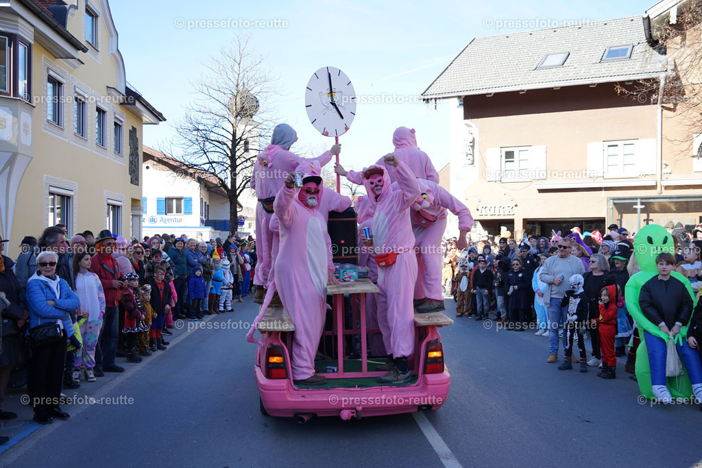 news-2023-Feb16-Unsinniger_Fasching_Reutte-sony-DSC02433 | Info aus dem Bezirk Reutte/Ausserfern Tirol sowie eine umfangreiche Bilddatenbank über die gesamte Region: Lechtal, Talkessel Reutte, Tannheimertal, Zwischentoren. Lech, Plansee, Zugspitze, Grenztunnel, B179, Fernpassstraße, Verkehr, Lawinen, Tradition, - Realisiert mit Pictrs.com