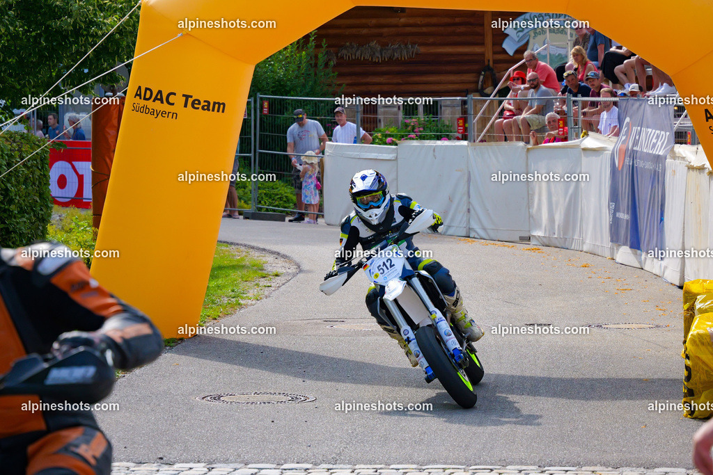 P1025608 | Erleben Sie atemberaubende, hochqualitative Fotos Ihrer Fahrt entlang der malerischen Alpenstraßen. Besuchen Sie alpineshots.com, um professionelle Aufnahmen Ihrer unvergesslichen Reise zu finden und zu kaufen - Realisiert mit Pictrs.com