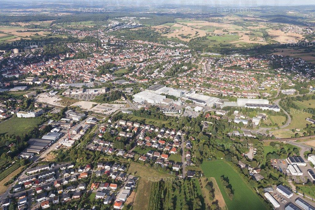 Ortsansicht von Süden | Luftbild: Ortsansicht von Süden in Bretten im Bundesland Baden-Württemberg in Deutschland. Foto: IMG_093437.jpg vom 22.08.2016 durch Werner Riehm/FLY-FOTO.de - Realisiert mit Pictrs.com