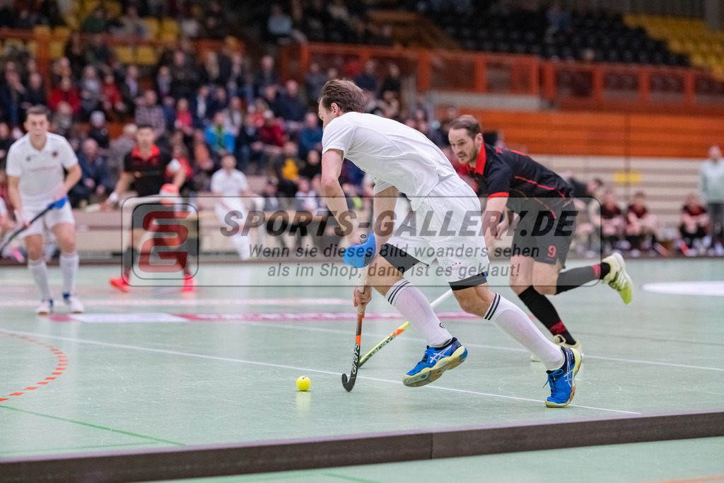 HK_20230113_102754 | 1. Bundesliga ( Halle ) Herren Crefelder HTC - DSD Düsseldorf am 13.1.2023 Crefelder HTC  ( CHTC ) Halle Glockenspitz , Krefeld , Linus Michler ( Crefelder HTC #7 ) , Chris Reinersmann ( DSD Düsselorf #9 )