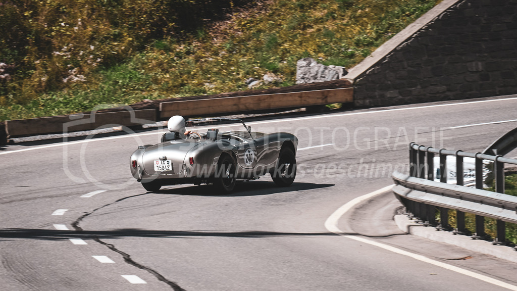 19. Arosa ClassicCar 2023 - 2. September 2023 | 19. Arosa ClassicCar 2023
Arosa, Schweiz
Kohler Jürg aus Oftringnen mit der Startnummer 240 in einem AC Bristol AC Ace Bristol, Jahrgang 1957, in der Klasse Classic Trophy.
@arosaclassiccar, @arosa.official, #arosaclassiccar, #arosa, #76curves, #classiccar
Bild: Sportfotografie Markus Aeschimann | www.markus-aeschimann.ch - Realisiert mit Pictrs.com
