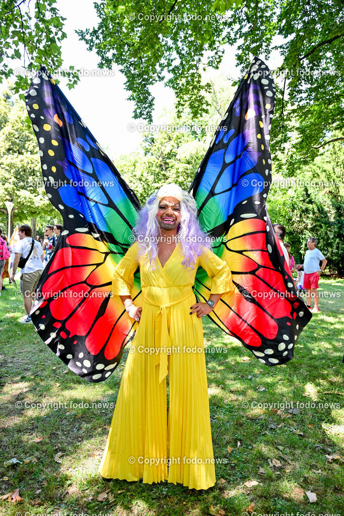 Linzpride 2024_ 06.07.2024-46 | 06.07.2024, Linz, AUT, Linzpride 2024, im Bild Teilnehmer an der Linz Pride 2024