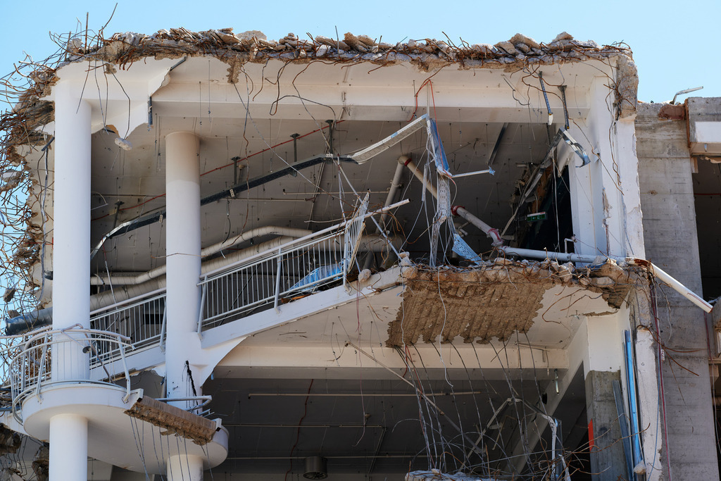 Signa Bauprojekt (Warenhaus-Konzept) in der Mariahilfer Straße | Wien, Austria - August 10, 2021: Details vom Signa Bauprojekt (Warenhaus-Konzept) in der Mariahilfer Straße 10–18. - Realisiert mit Pictrs.com