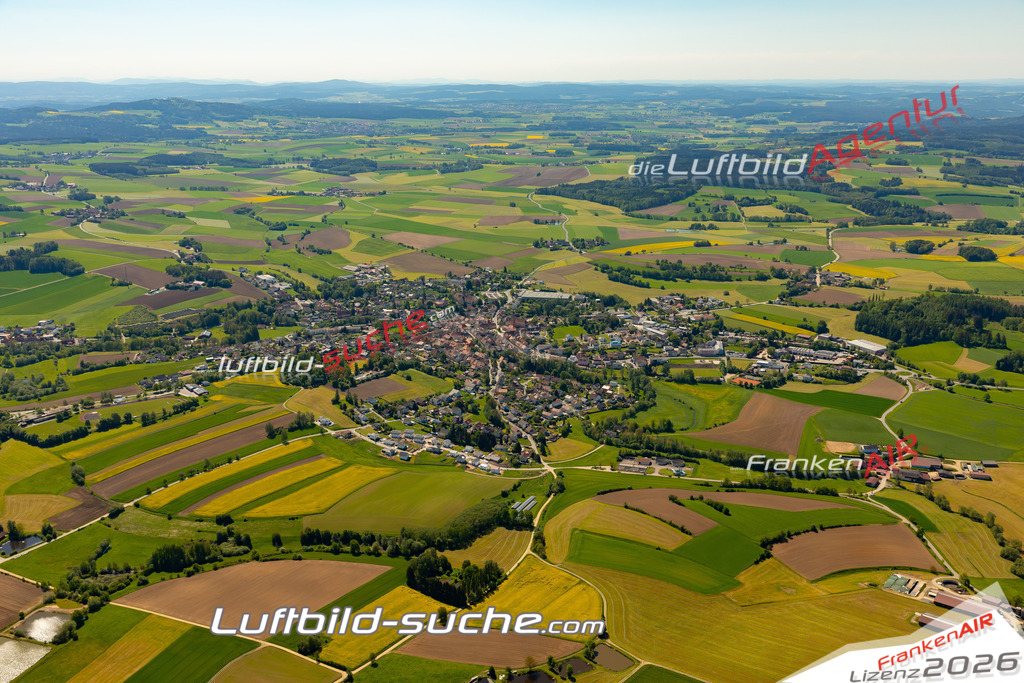 Das Luftbild zeigt :  Floß - Die Luftaufnahme wurde 2024 vom UL-Flugzeug aus erstellt ( keine Drohne ) - Hochauflösende Luftaufnahme - Für grossformatige Ausdrucke geeignet. Die Geschenkidee !Mit Lizenz und Bildrechte bestellbar