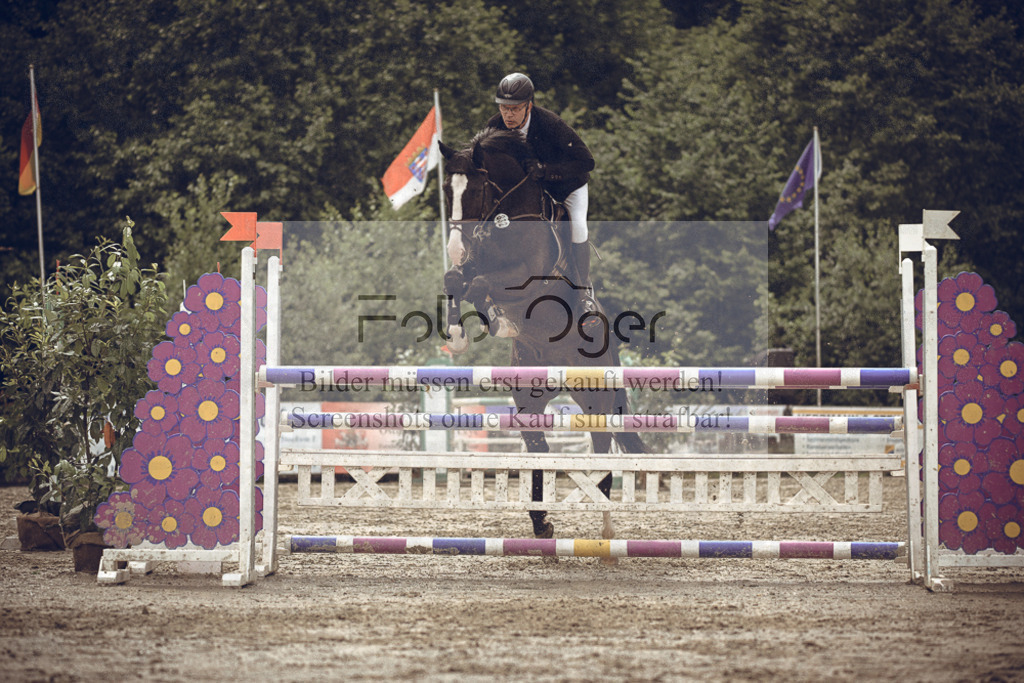 20240530-DOS_2343 | Entdecke hochwertige Reitturnierfotos von Foto Oger. Professionell, emotional und authentisch – jetzt Lieblingsmomente im Shop bestellen.Deutschlandweite Turnierfotografie. - Realisiert mit Pictrs.com