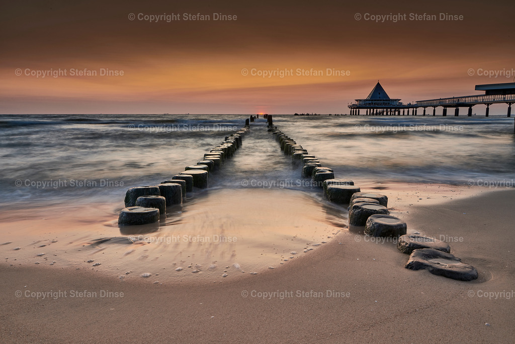 _DSC6652 | Findlinge im Eis, Zeesenboote bei der Traditionsregatta, eine Seebrücke im Sonnenaufgang - mit den Bildern aus dieser Galerie erhalten Sie wunderschöne Aufnahmen über das ganze Jahr. Ein tolles Produkt zum Verschenken, Werben oder zum Träumen vom nächsten - Realisiert mit Pictrs.com