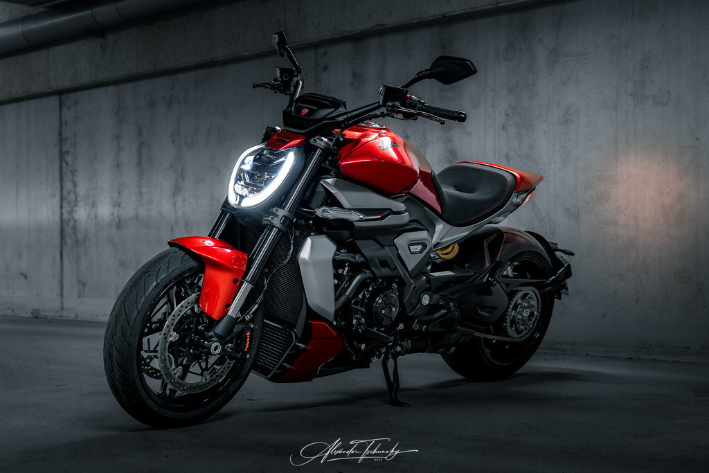 Ducati xDivael V4 | Entdecken Sie die faszinierende Welt von Alexander Tschuncky Arts: Kreative Fotografie, atemberaubende Automobilkunst und hochwertiger Bilderdruck. Lassen Sie sich inspirieren! - Realisiert mit Pictrs.com