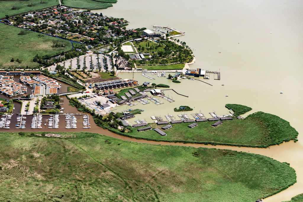 dr__0025219.jpg | NEUSIEDL AM SEE 24.06.2019 Segelhafen West in Neusiedl am See in Burgenland, Österreich. // Sailboat in the harbor in Neusiedl am See in Burgenland, Austria. Foto: Daniel Reiter