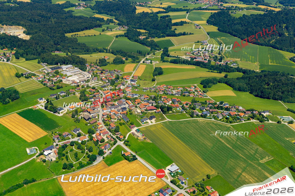 Aktuelles Luftbild von Oberpolling Fürstenstein - Die Luftaufnahme wurde 2022 mittels UL-Flugzeug erstellt ( keine Drohne ) - hochauflösende Kamera-Systeme von  Canon -Beste Qualität - Für grossformatige Ausdrucke geeignet. Die Geschenkidee !