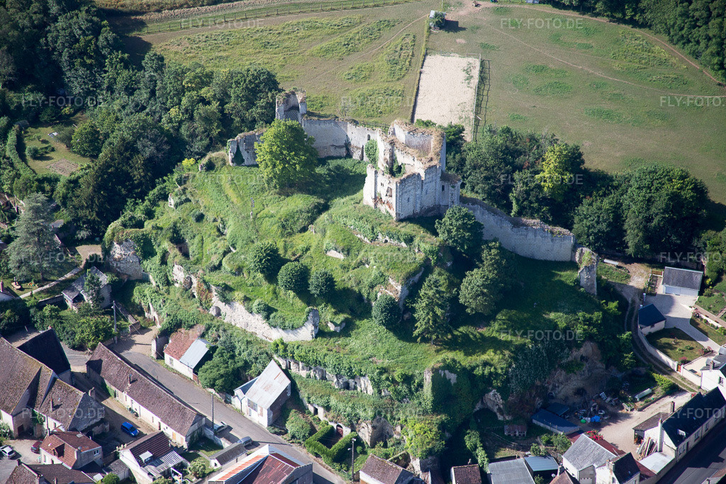 Luftbild: Ortsansicht in Montoire-sur-le-Loir im Bundesland Loir-et-Cher in Frankreich. Foto: IMG_081156.jpg vom 19.06.2015 durch Werner Riehm/FLY-FOTO.de