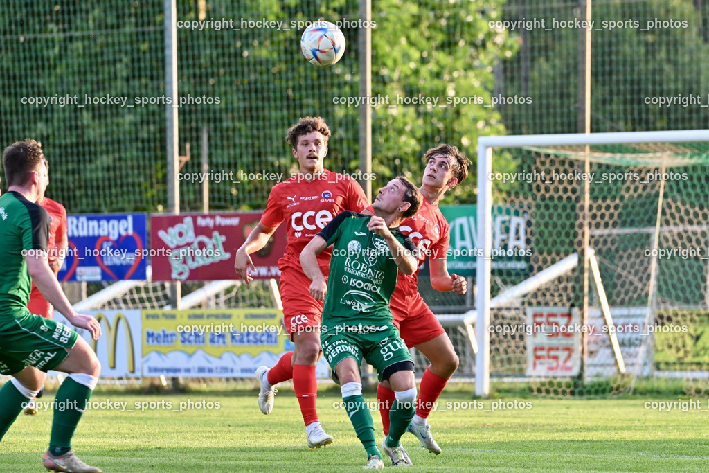 FC Lendorf vs. SC St.Veit | #12 Felix Helmut Hutter FC Lendorf, #50 Davor Ponjavic St.Veit, #6 Julian Hufnag St.Veit, FC Lendorf vs. SC St.Veit, FC Lendorf vs. SC St.Veit am 17.08.2024 in Lendorf (Thomas Morgenstern-Arena), Austria, (Photo by Bernd Stefan)