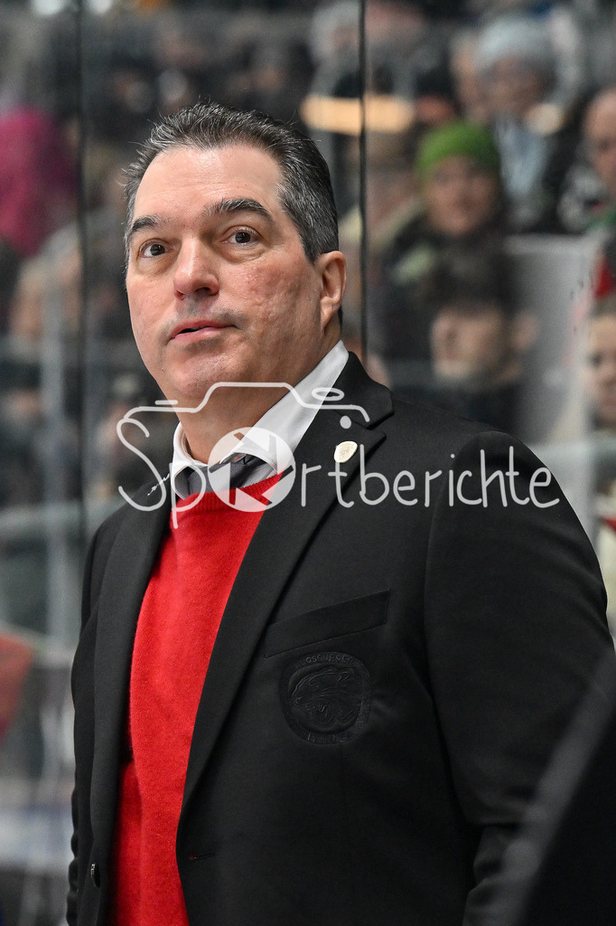 Augsburger Panther - Düsseldorfer EG | im Bild Larry MITCHELL Headcoach Augsburger Panther / Freisteller / Einzelfoto / DEL: Augsburger Panther - Düsseldorfer EG, Curt Frenzel Stadion am 13.12.2024