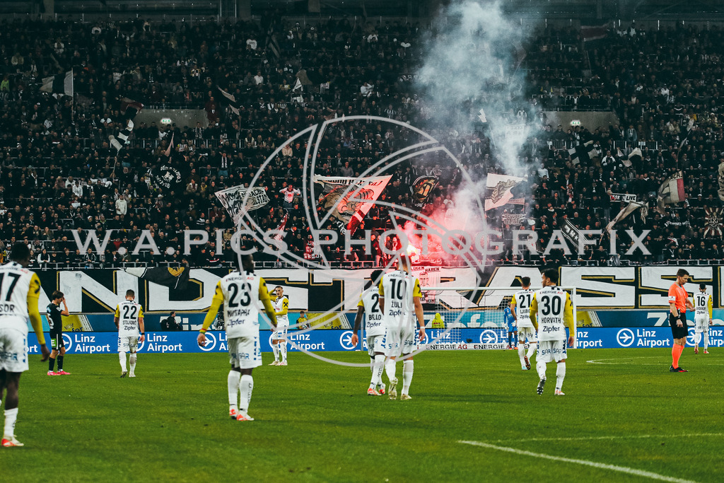 LASK Linz - SK STURM GRAZ | LINZ,AUSTRIA,05.NOV.23 - ADMIRAL BUNDESLIGA, LASK LINZ - SK STURM GRAZ, Image shows:the rejoicing of LASK Linz.
Photo: Sportmediapics.com/ Andreas Willdoner
