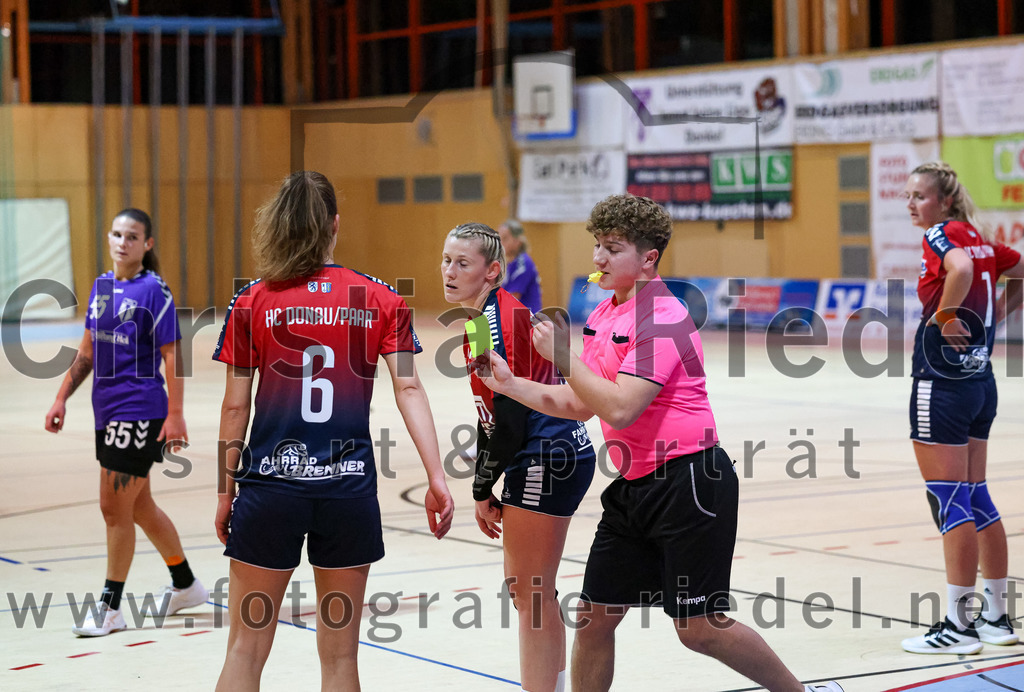 2022-11-19_055_SpVgg_Altenerding_gegen_HC_Donau-Paar | Erding, Deutschland, 19.11.2022:
Handball, Bezirksoberliga Frauen Altbayern 2022 / 2023, 5. Spieltag, SpVgg Altenerding gegen HC Donau/Paar, Endergebnis: 22:33

Marion Hederer (HC Donau/Paar, #6), Lisa Günther (HC Donau/Paar, #33)

Foto: Christian Riedel / fotografie-riedel.net