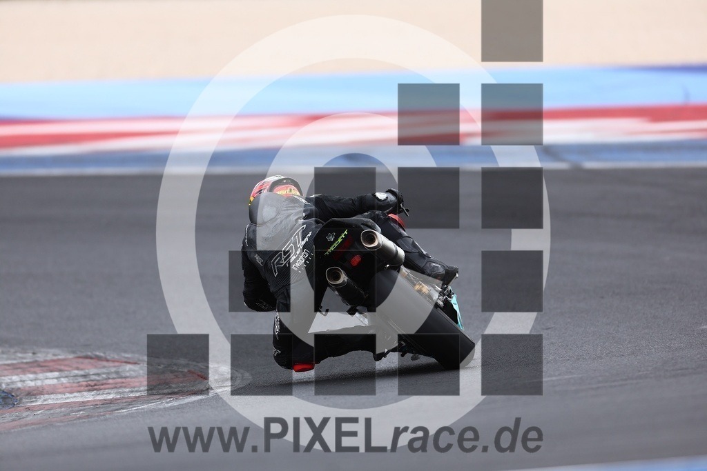 0203-20260401_03452 | Schöne Erinnerungen an spannende Momente - das festzuhalten ist unser Job. PIXELrace.de ist seit 2003 auf den Rennstrecken Europas unterwegs um die Action draußen beim Fahren und die wunderbare Stimmung imm Fahrerlager für euch einzufangen.