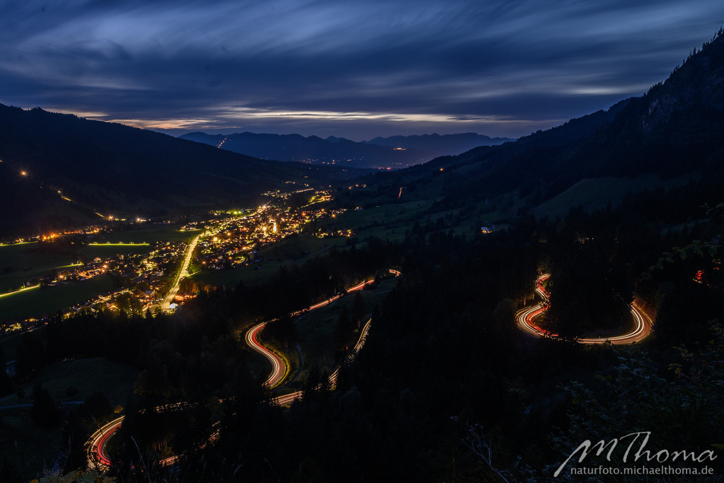 Bad Hindelang und Jochpass nach Sonnenuntergang | Dies ist der Online-Shop von naturfoto.michaelthoma.de. Ich bin leidenschaftlicher Naturfotograf und fotografiere von der Andromedagalaxie bis zum Zwergtaucher, von der Ameise bis zum Orionnebel alles was mit Natur zu tun hat. Hier kann eine Auswahl meine - Realisiert mit Pictrs.com