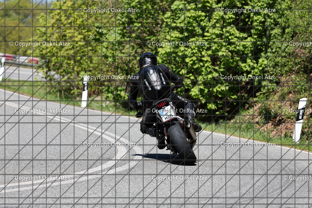 IMG_9552 | Fotograf am Kyffhäuser. Onkel Atze. Kyffhäuser Rennstrecke. Café36. Motorsportfotografie. - Realisiert mit Pictrs.com