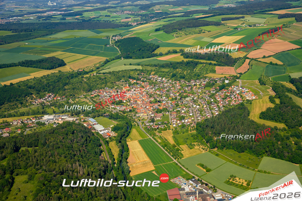 Das Luftbild zeigt Reicholzheim Wertheim - Die Luftaufnahme wurde 2023 vom UL-Flugzeug aus erstellt ( keine Drohne ) - Hochauflösende Luftaufnahme - Für grossformatige Ausdrucke geeignet. Die Geschenkidee !Mit Lizenz und Bildrechte bestellbar