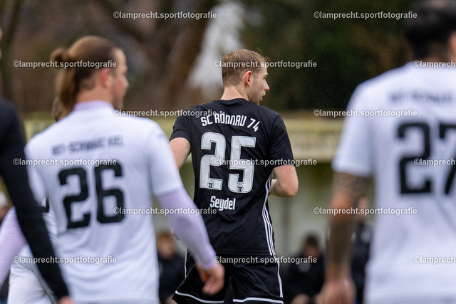 Fußball I Herren I Saison 2025-2026 I Landesfreundschaftsspiel I SC Rönnau - SSG Rot-Schwarz Kiel 120 | Ruven Seydel (25, SC Rönnau) - Realisiert mit Pictrs.com