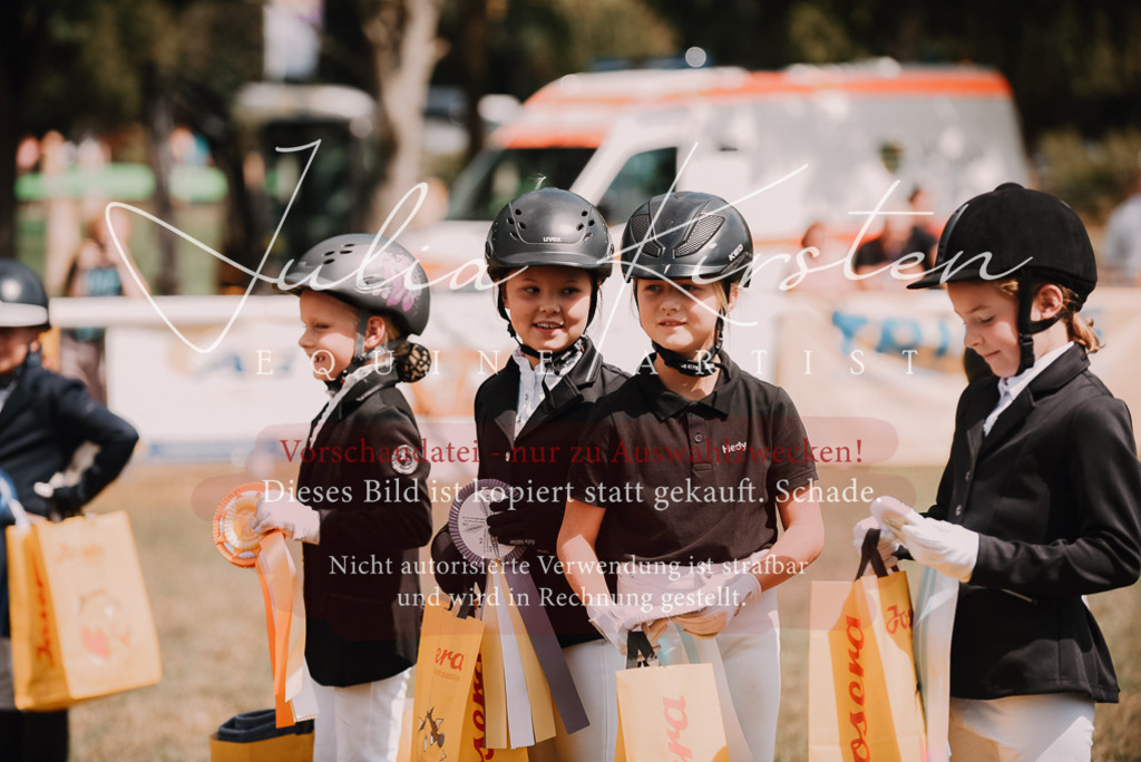 DSC_6368 | Pferde- und Turnierfotografie in Westsachsen. Pferdeportraits, Auftragszeichnungen und intuitive Kunst.