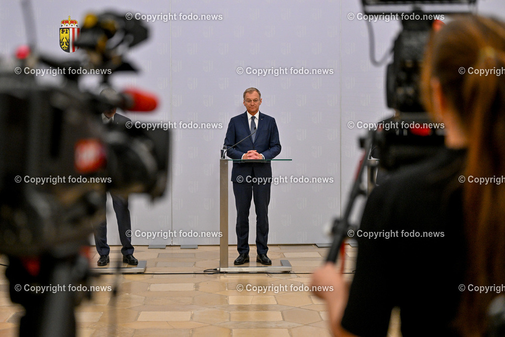 Pressekonferenz Land Ooe_ Start Sachleistungskarte fuer AsylwerberInnen in Ooe_ 03.06.2024-28 | 03.06.2024, Linz, AUT, Pressekonferenz Land Ooe, Start Sachleistungskarte fuer AsylwerberInnen in Ooe, im Bild LH Thomas Stelzer (VP, Landeshauptmann Ooe)